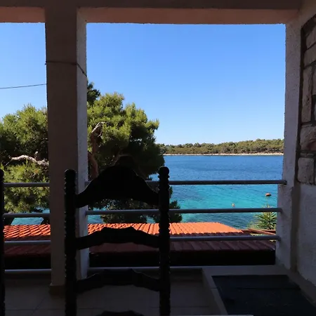 Karbuni By The Sea Apartment *