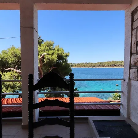 Karbuni By The Sea Apartman *