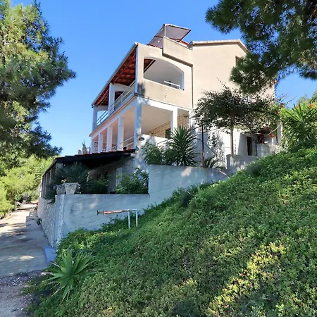 Apartman Karbuni By The Sea *