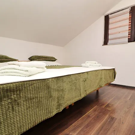 Karbuni By The Sea Apartment