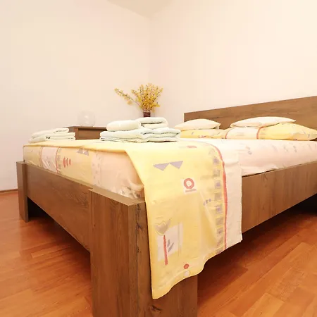 Apartment Karbuni By The Sea