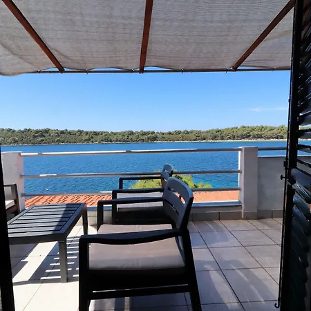 Apartment Karbuni By The Sea Blato (Korcula)