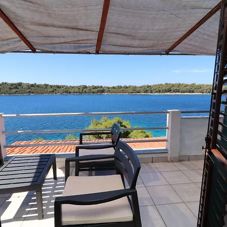 Karbuni By The Sea Apartment *