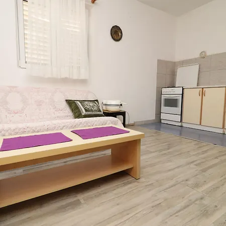 Karbuni By The Sea Apartman *