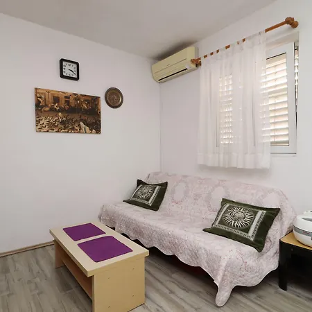 Apartman Karbuni By The Sea *